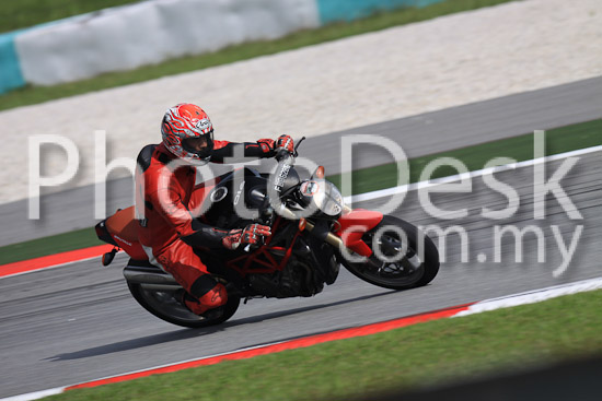01_101029_00087_RevClubTrackDay