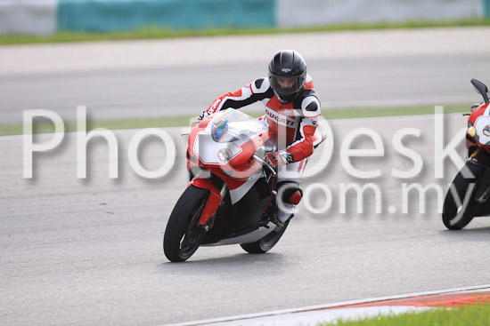 01_101029_00323_RevClubTrackDay