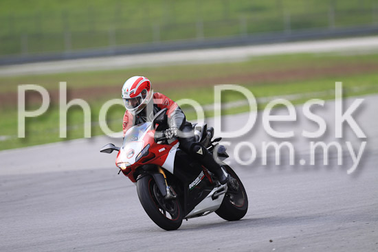 01_101029_00525_RevClubTrackDay