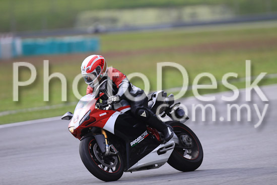 01_101029_00527_RevClubTrackDay