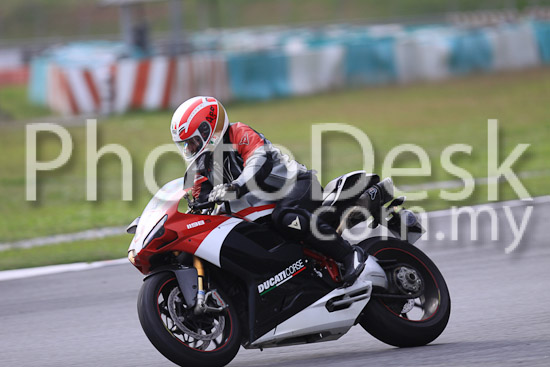 01_101029_00529_RevClubTrackDay