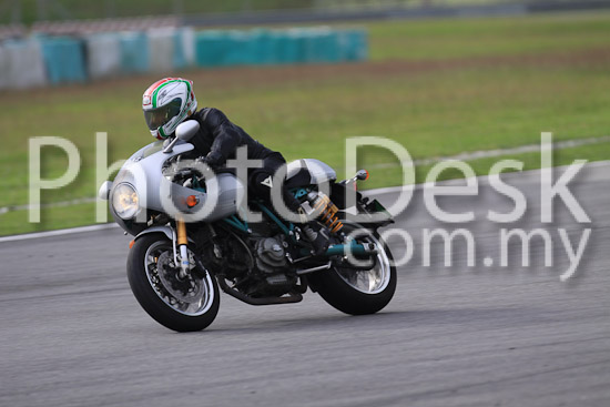 01_101029_00537_RevClubTrackDay
