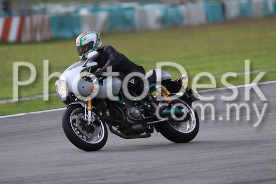 01_101029_00538_RevClubTrackDay