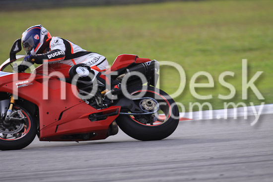 01_101029_00555_RevClubTrackDay
