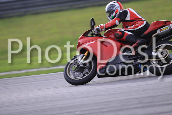 01_101029_00584_RevClubTrackDay
