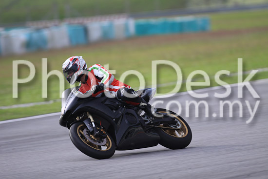 01_101029_00589_RevClubTrackDay