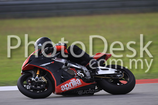 01_101029_00618_RevClubTrackDay