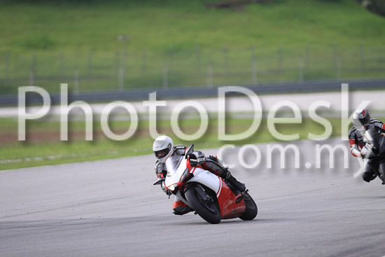 01_101029_00656_RevClubTrackDay
