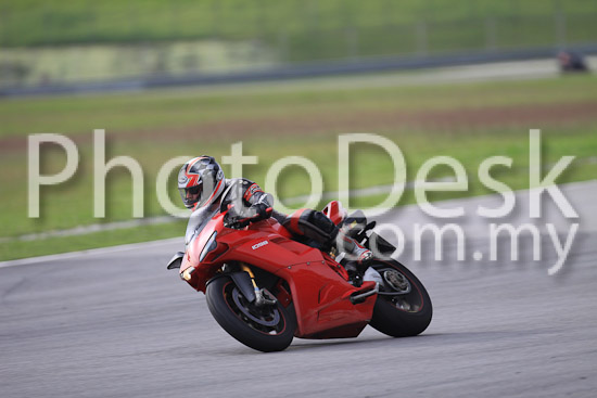 01_101029_00684_RevClubTrackDay