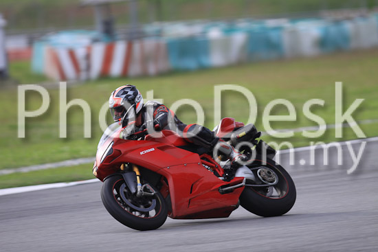 01_101029_00686_RevClubTrackDay