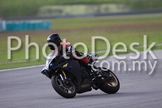 01_101029_00692_RevClubTrackDay