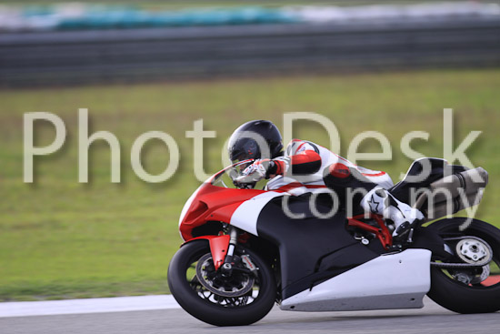 01_101029_00717_RevClubTrackDay