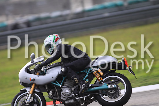 01_101029_00744_RevClubTrackDay
