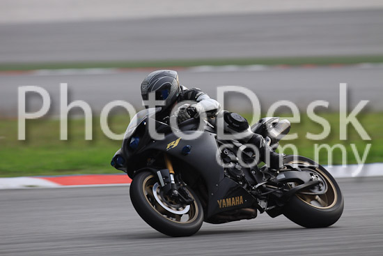 01_101029_00990_RevClubTrackDay