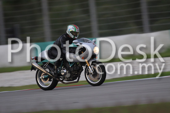 01_101029_01200_RevClubTrackDay