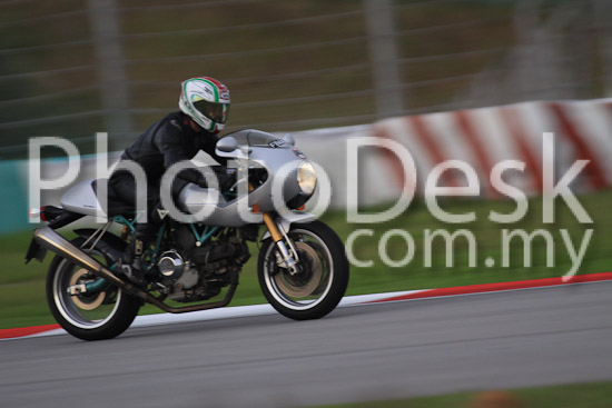 01_101029_01202_RevClubTrackDay