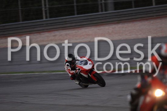 01_101029_01417_RevClubTrackDay