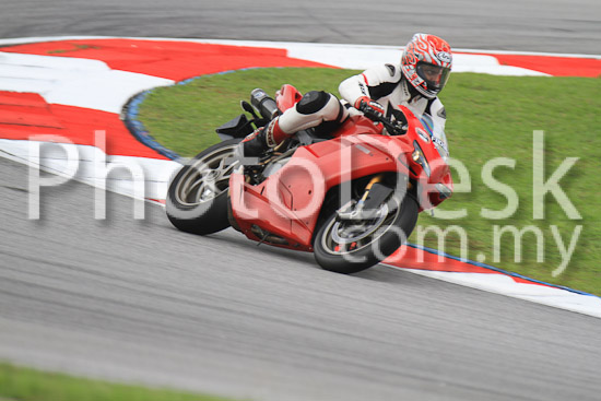 01_101030_00002_RevClub