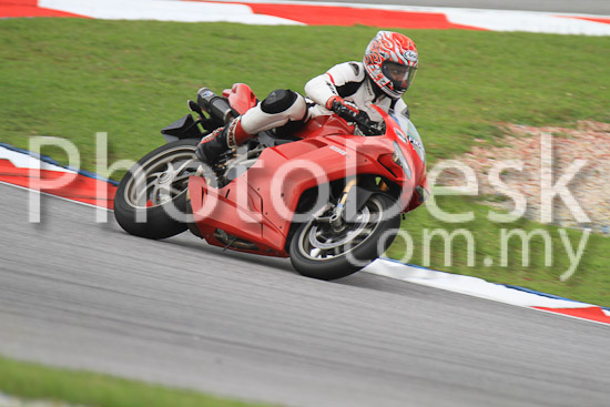 01_101030_00003_RevClub