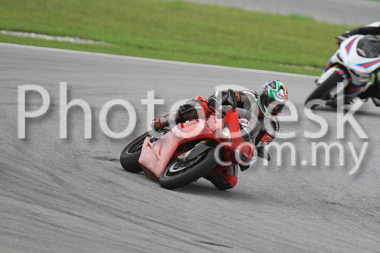 01_101030_00004_RevClub