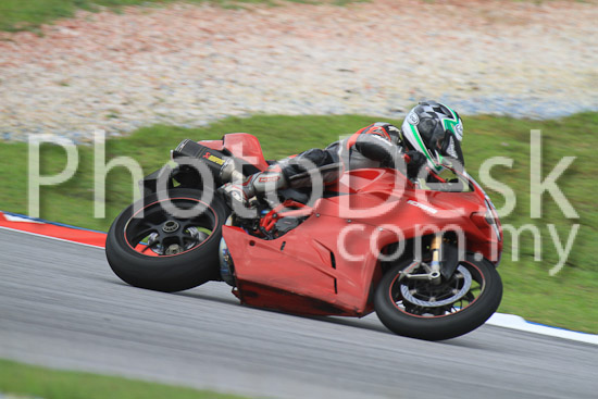 01_101030_00008_RevClub