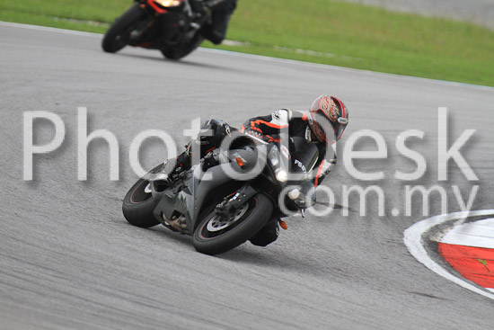 01_101030_00019_RevClub