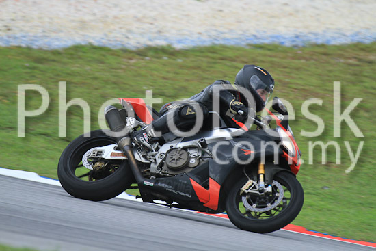 01_101030_00022_RevClub