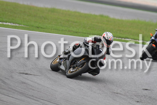 01_101030_00025_RevClub