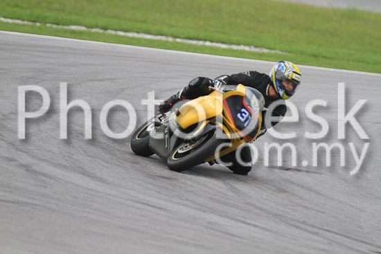 01_101030_00032_RevClub