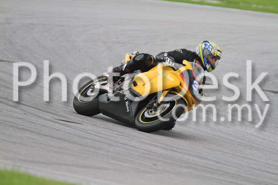 01_101030_00033_RevClub