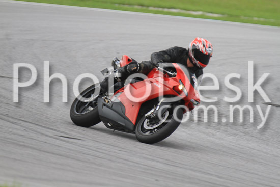 01_101030_00036_RevClub