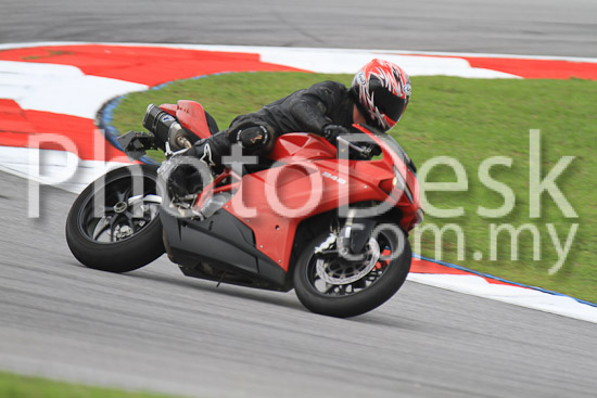 01_101030_00037_RevClub