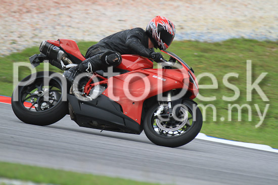 01_101030_00039_RevClub