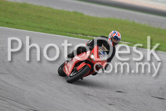 01_101030_00040_RevClub