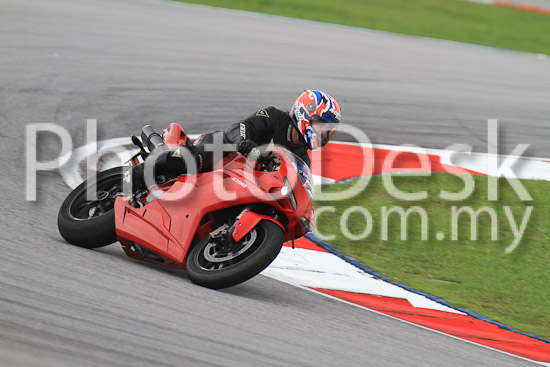 01_101030_00041_RevClub