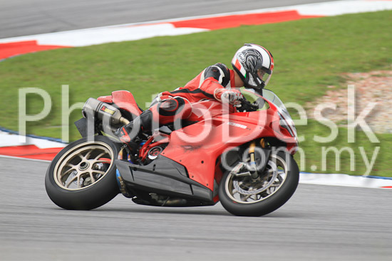 01_101030_00044_RevClub