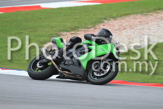 01_101030_00050_RevClub