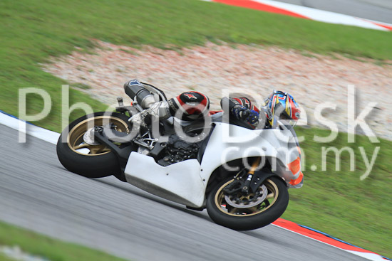 01_101030_00054_RevClub