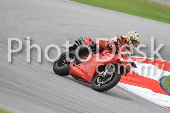 01_101030_00056_RevClub