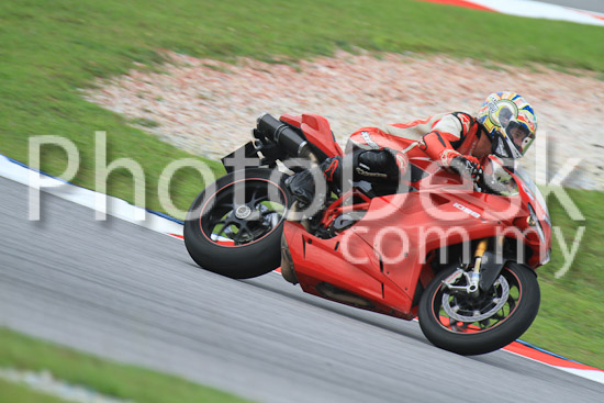 01_101030_00058_RevClub