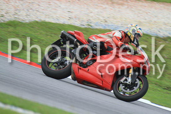 01_101030_00059_RevClub