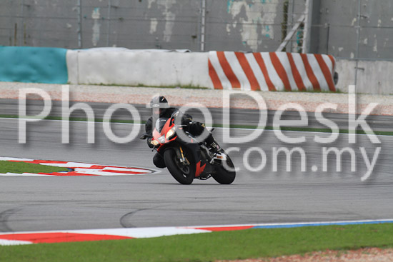 01_101030_00067_RevClub