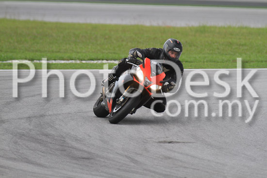 01_101030_00069_RevClub