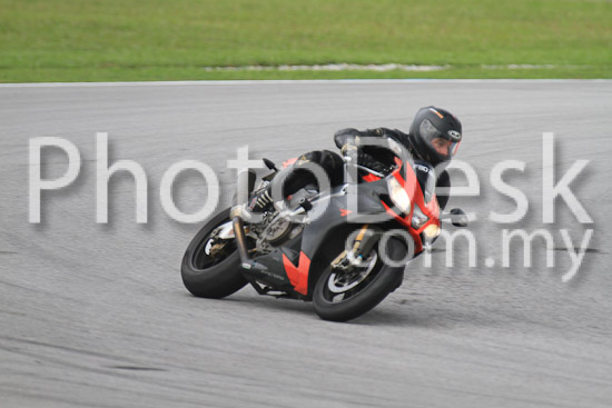 01_101030_00070_RevClub