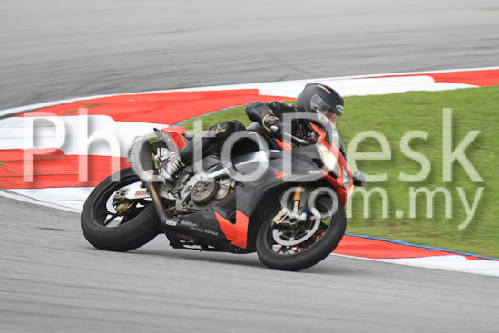 01_101030_00071_RevClub