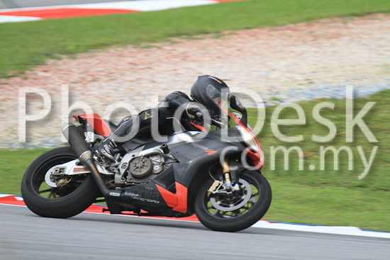 01_101030_00073_RevClub