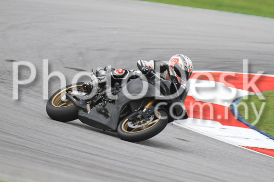 01_101030_00077_RevClub