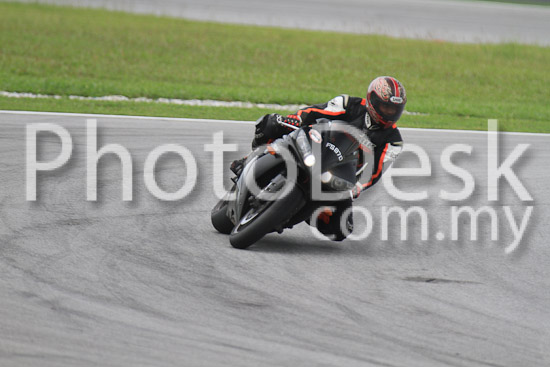 01_101030_00079_RevClub