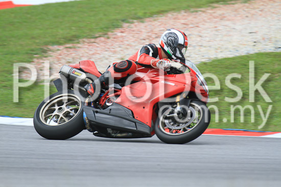 01_101030_00099_RevClub