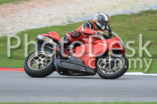 01_101030_00100_RevClub